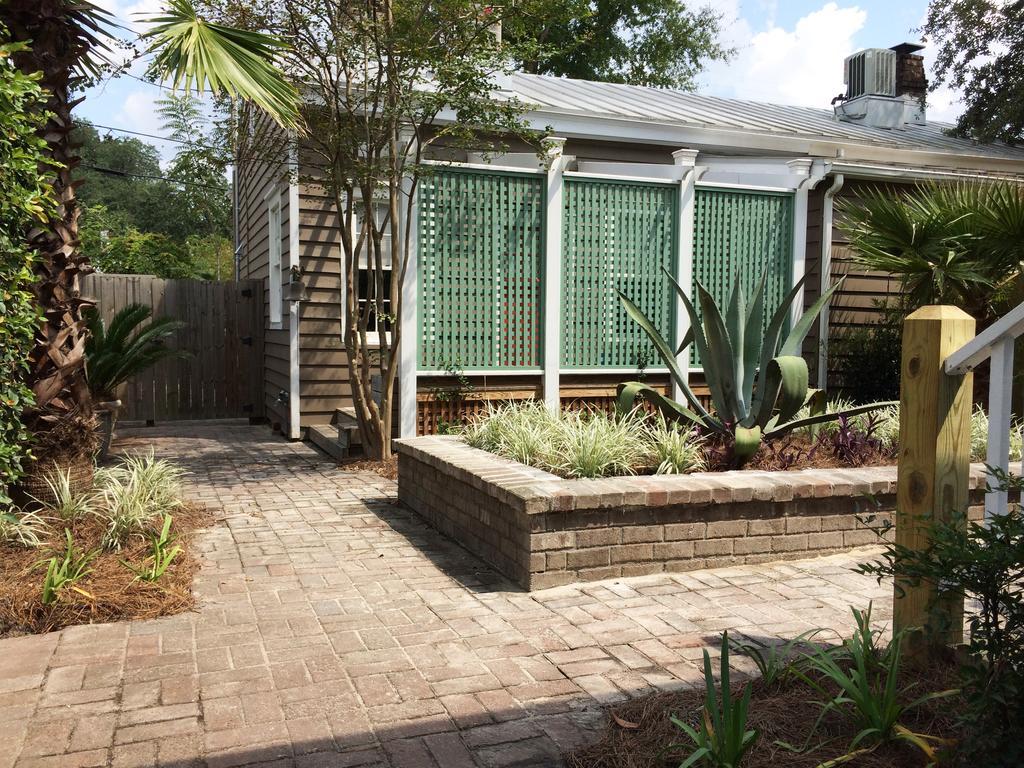 Jingle Bells Square Cottage-Historic District-Bright- Fireplace Savannah Exterior photo